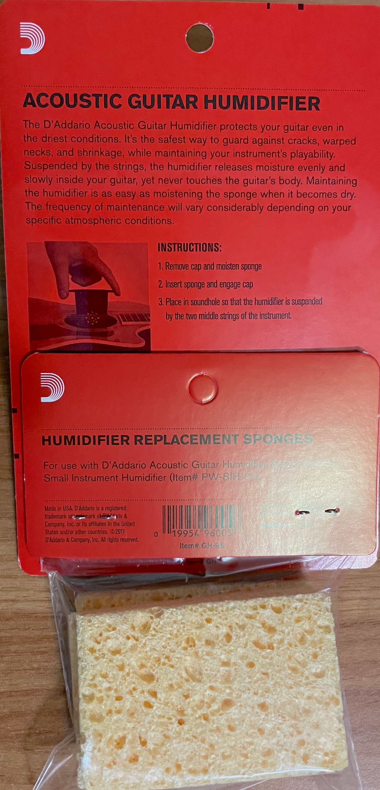D'Addario Acoustic Guitar Humidifer with Extra Sponges